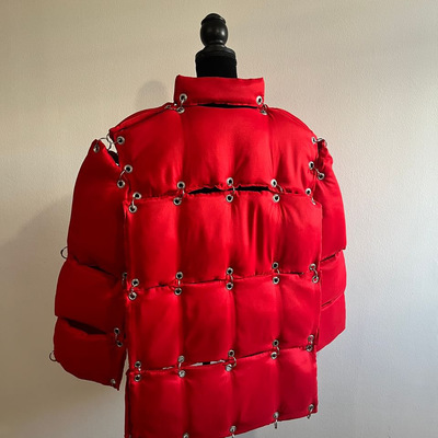Crvena jakna s ringovima